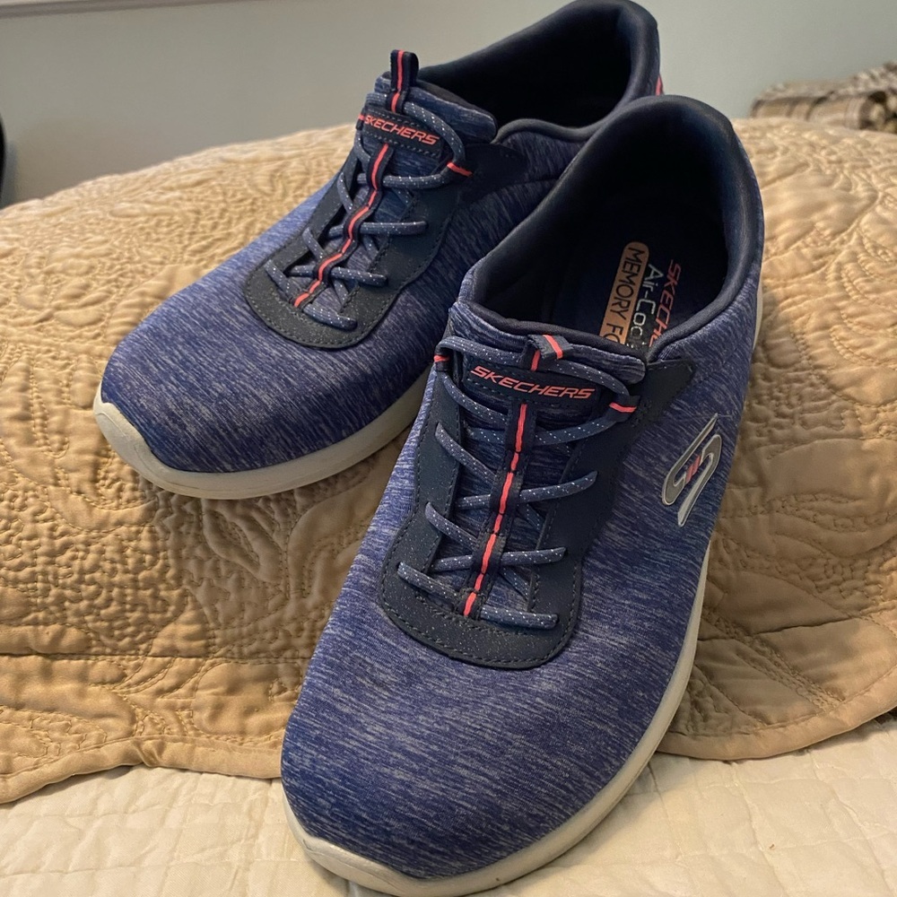 SKECHERS Women’s Air-cooled Memory Foam
Navy Blue and Pink Size 10